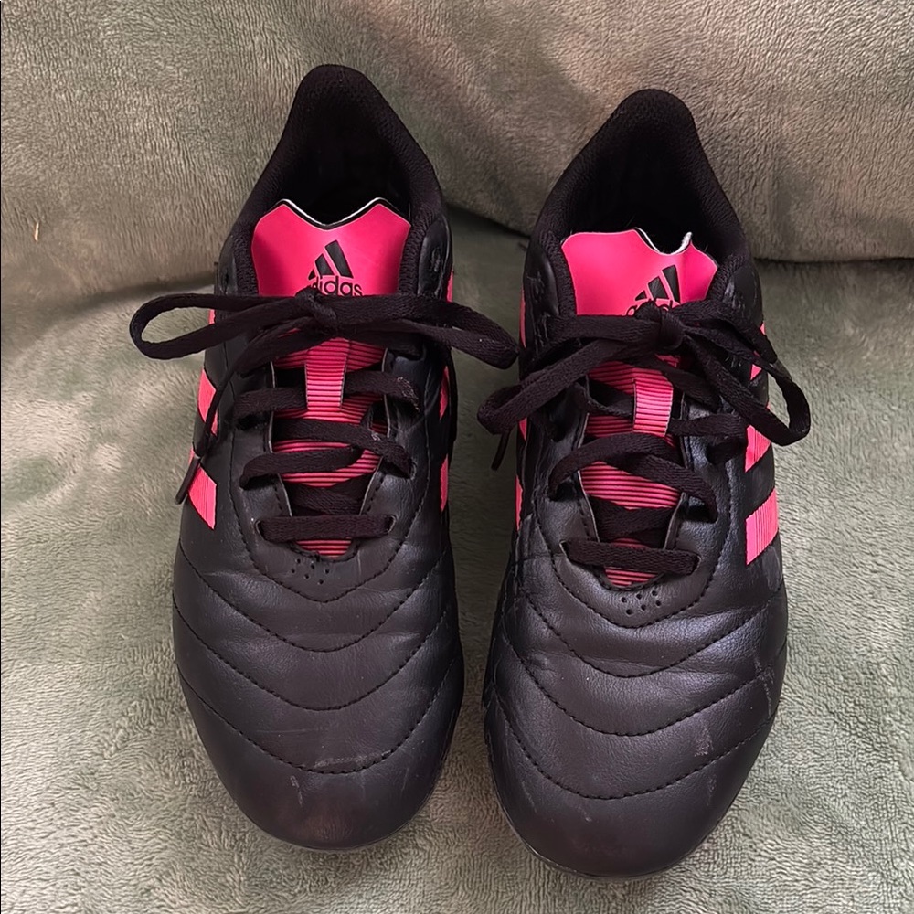 Adidas Kids Girls Black and Pink Soccer Cleats used size 6 US